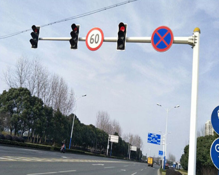 太原鑫雨杭：山西道路監(jiān)控桿的使用要點(diǎn)有哪些？